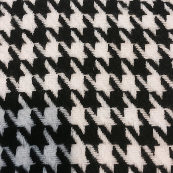 Houndstooth Scarf - Picture 4 of 4